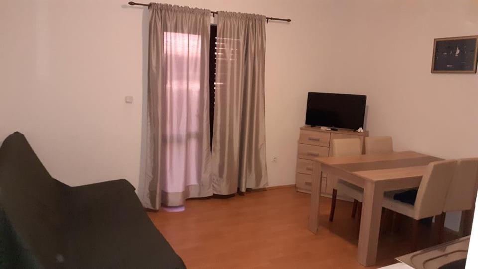 Apartmani Lovre Posedarje Zewnętrze zdjęcie