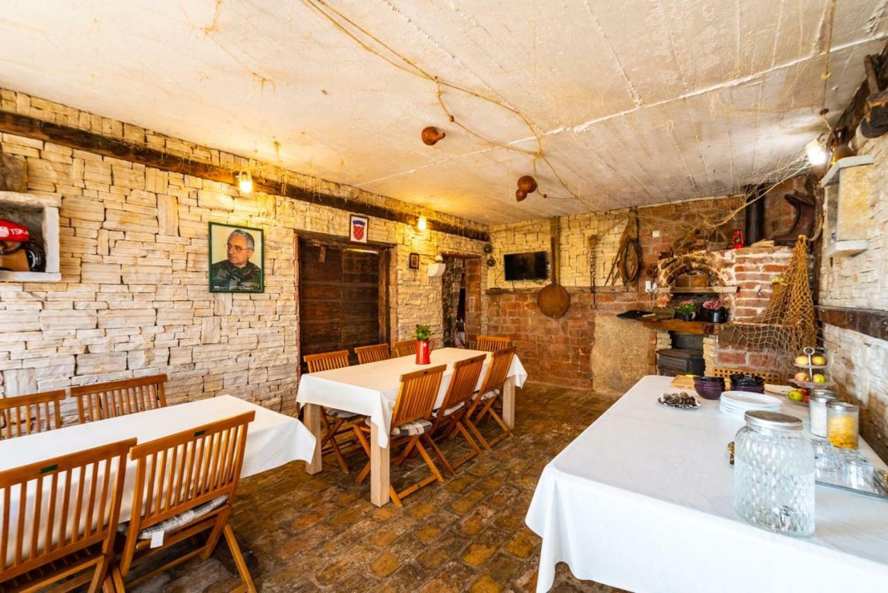 Apartmani Lovre Posedarje Zewnętrze zdjęcie