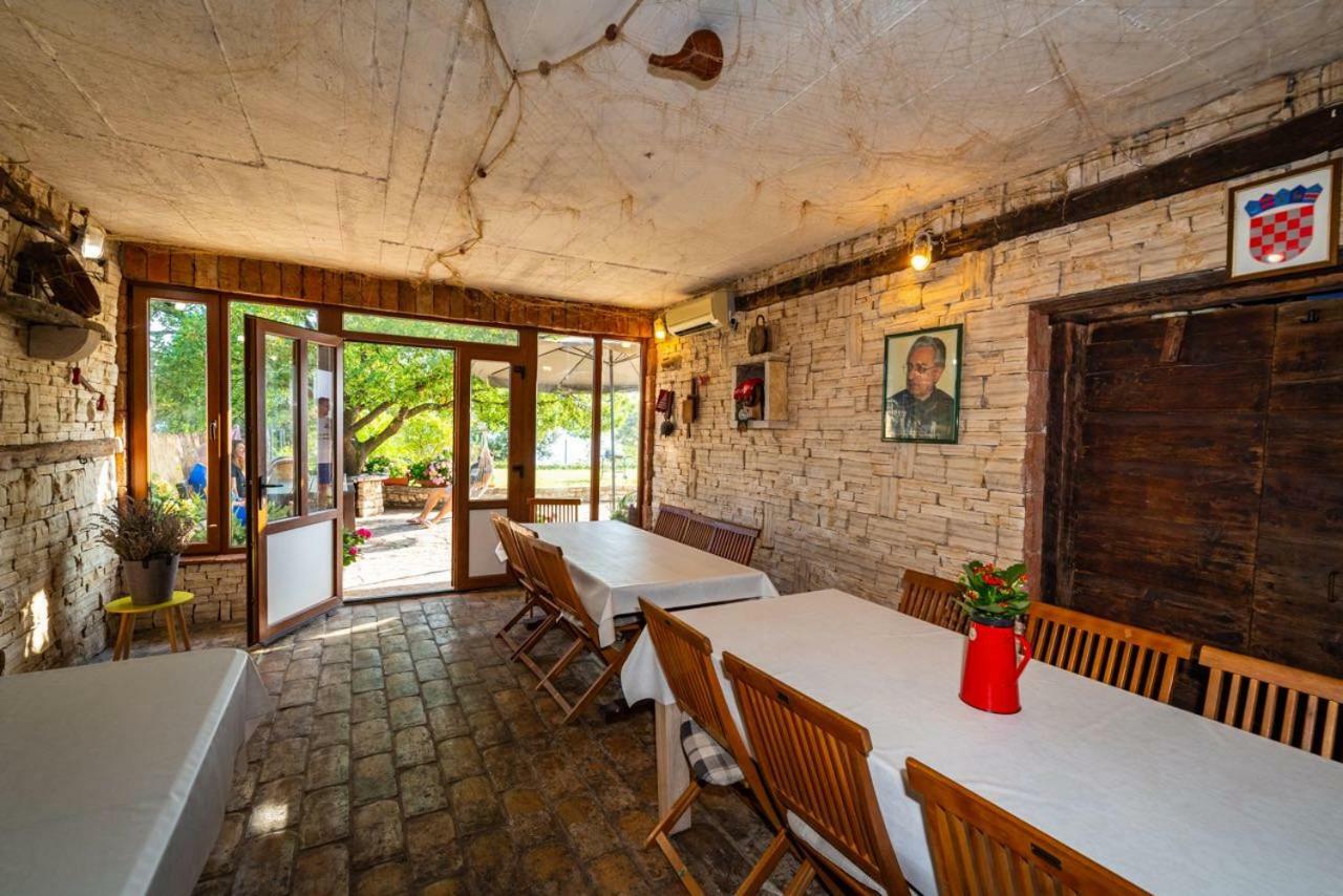 Apartmani Lovre Posedarje Zewnętrze zdjęcie
