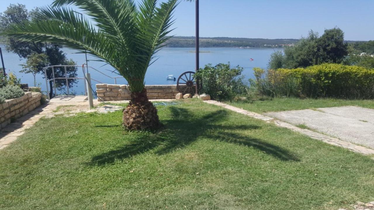 Apartmani Lovre Posedarje Zewnętrze zdjęcie
